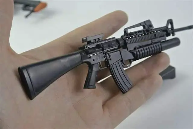 Shrunken M16A Model