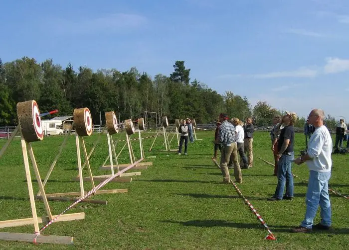 knife throwing