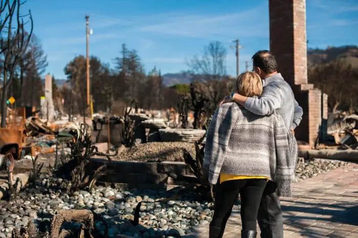 man-woman-after-earthquake