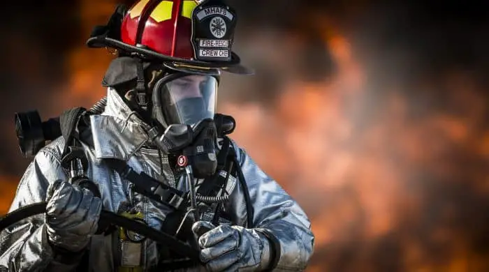 gas mask as protection in fire